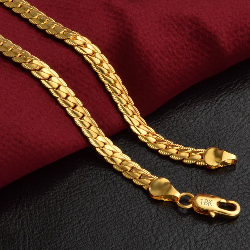 Collar dorado chapado en oro