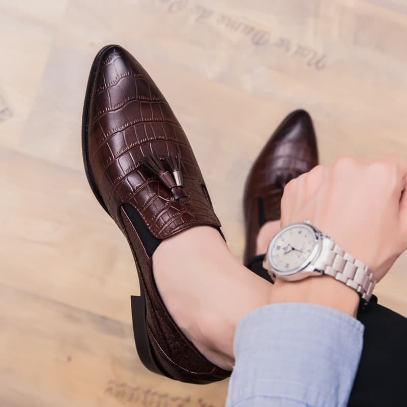 Zapatos de cuero puntiagudos para hombre