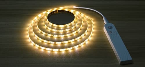 Luz LED bajo mueble cocina con sensor de movimiento