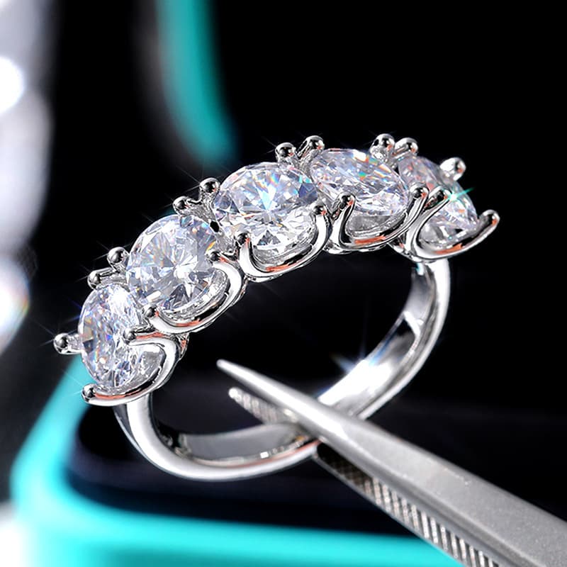 Anillo Redondo de Circonita Brillante