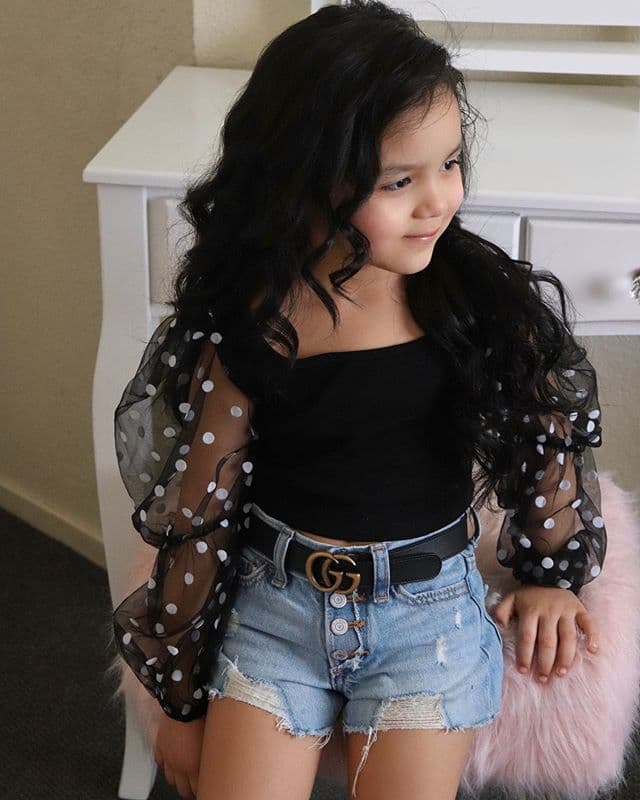 Conjunto infantil de camiseta de rayas y pantalones vaqueros rotos