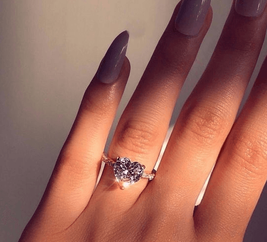 Anillo de corazón con circonita AAA incrustada
