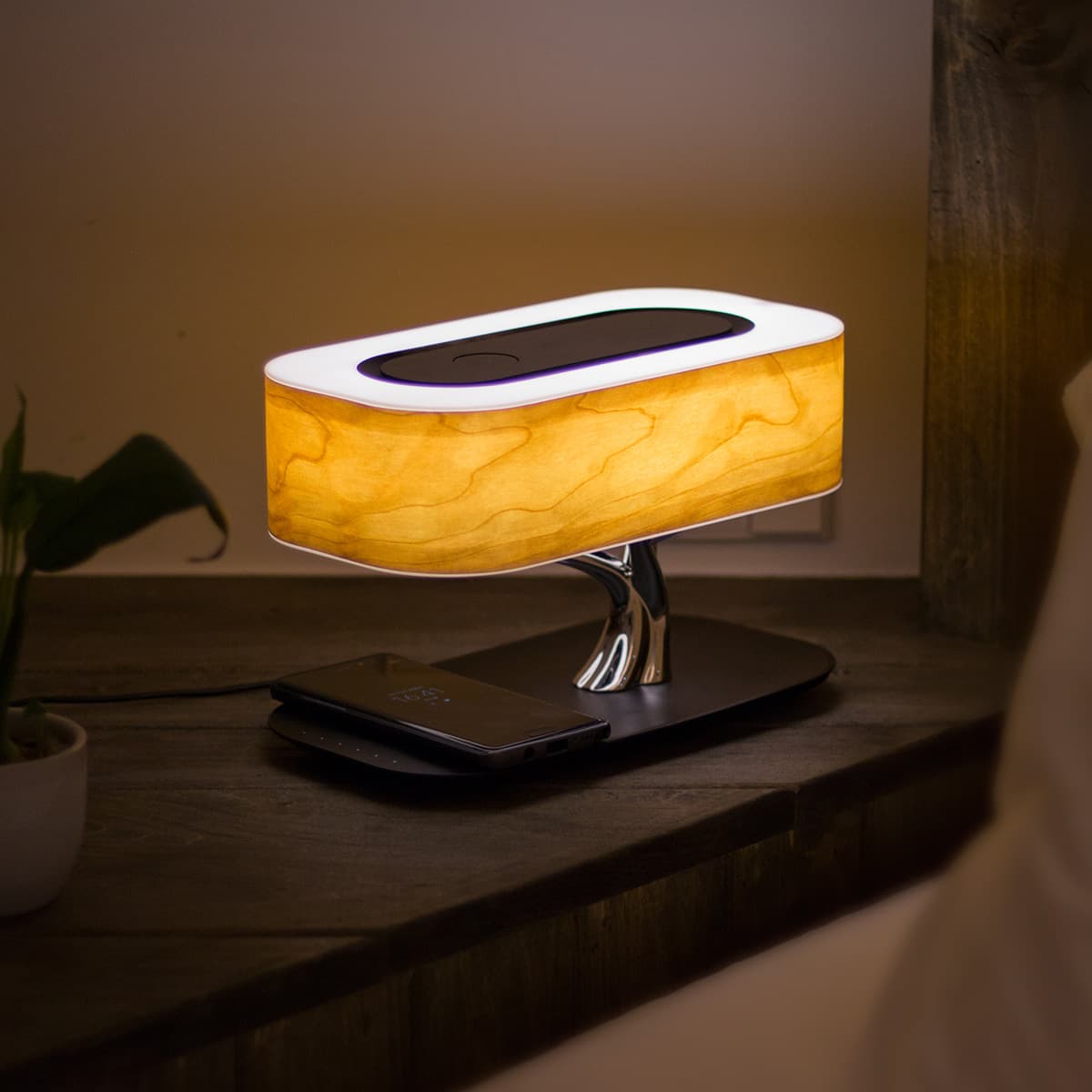 Lámpara de Mesa Árbol Creativo con Altavoz Bluetooth y Carga Inalámbrica