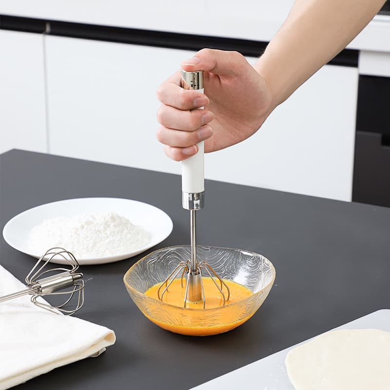 Batidor Manual de Huevos Acero Inoxidable con Presión Rotativa