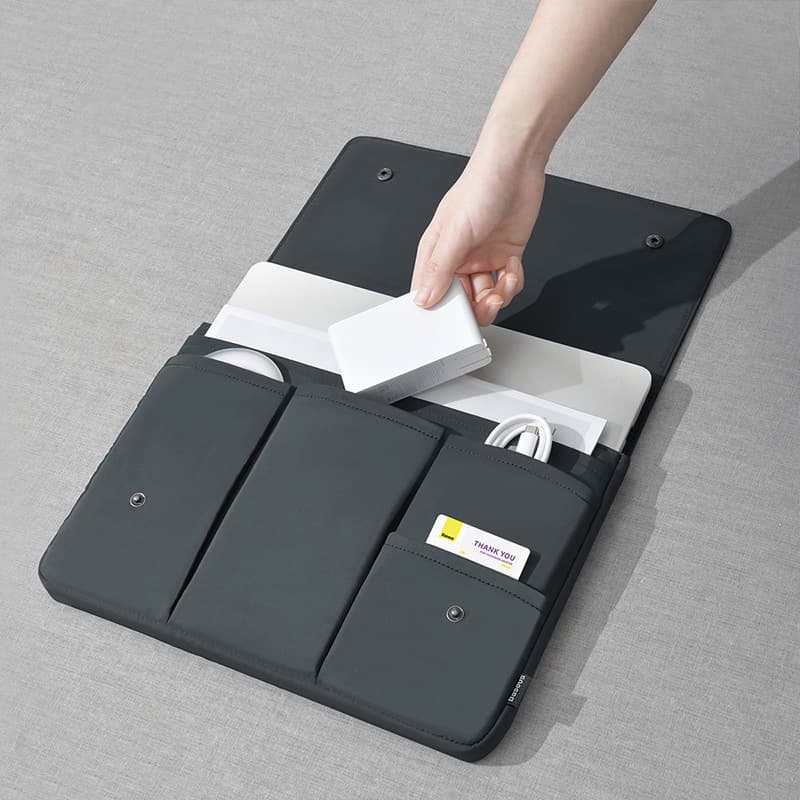 Funda Portátil Blanca y Negra con Asa