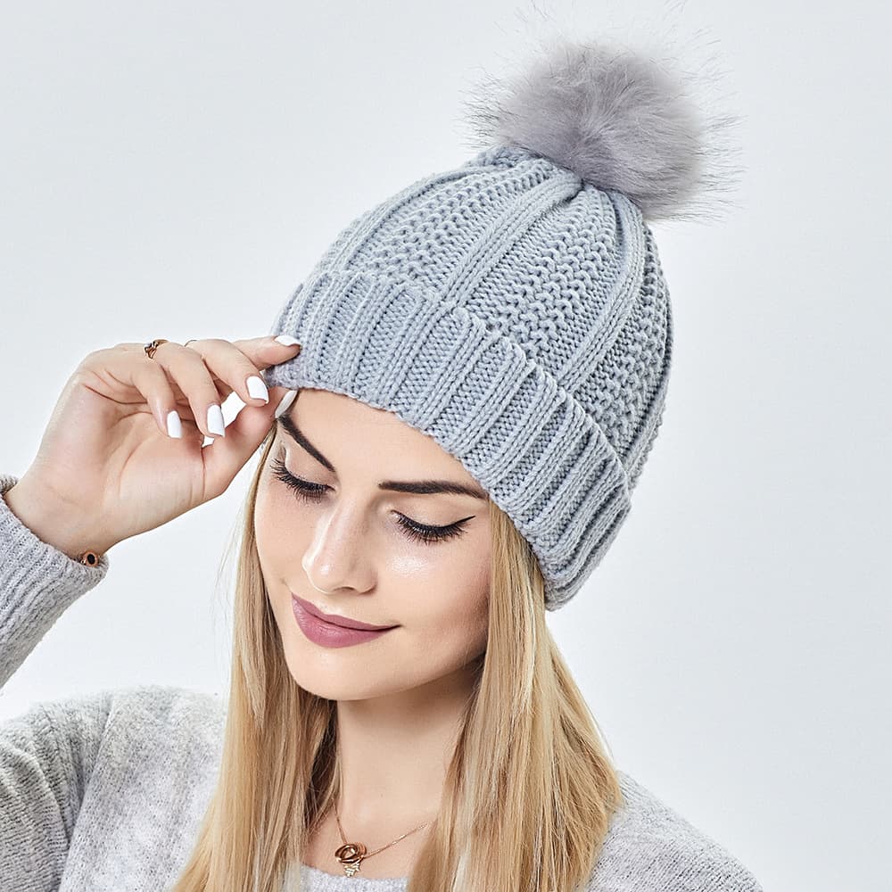 Gorro de invierno mujer con pompón de peluche