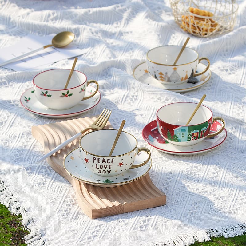 Taza y Plato de Cerámica Navideña