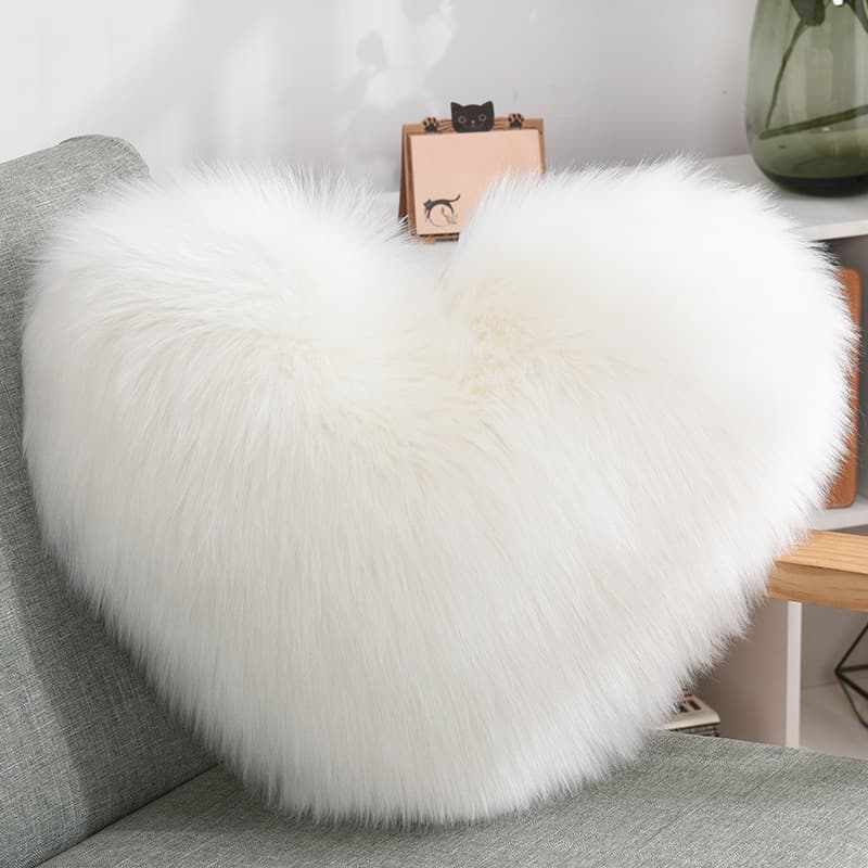 Almohada Decorativa Corazón Peluche Blanca