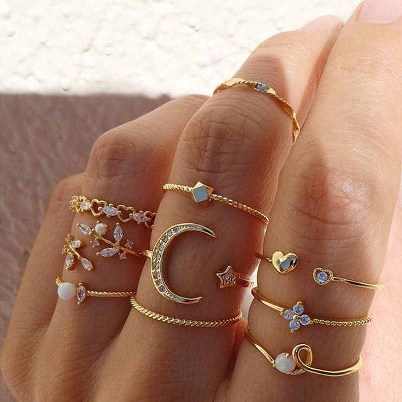 Juego de 10 Anillos Bohemios Dorados con Perla y Hoja