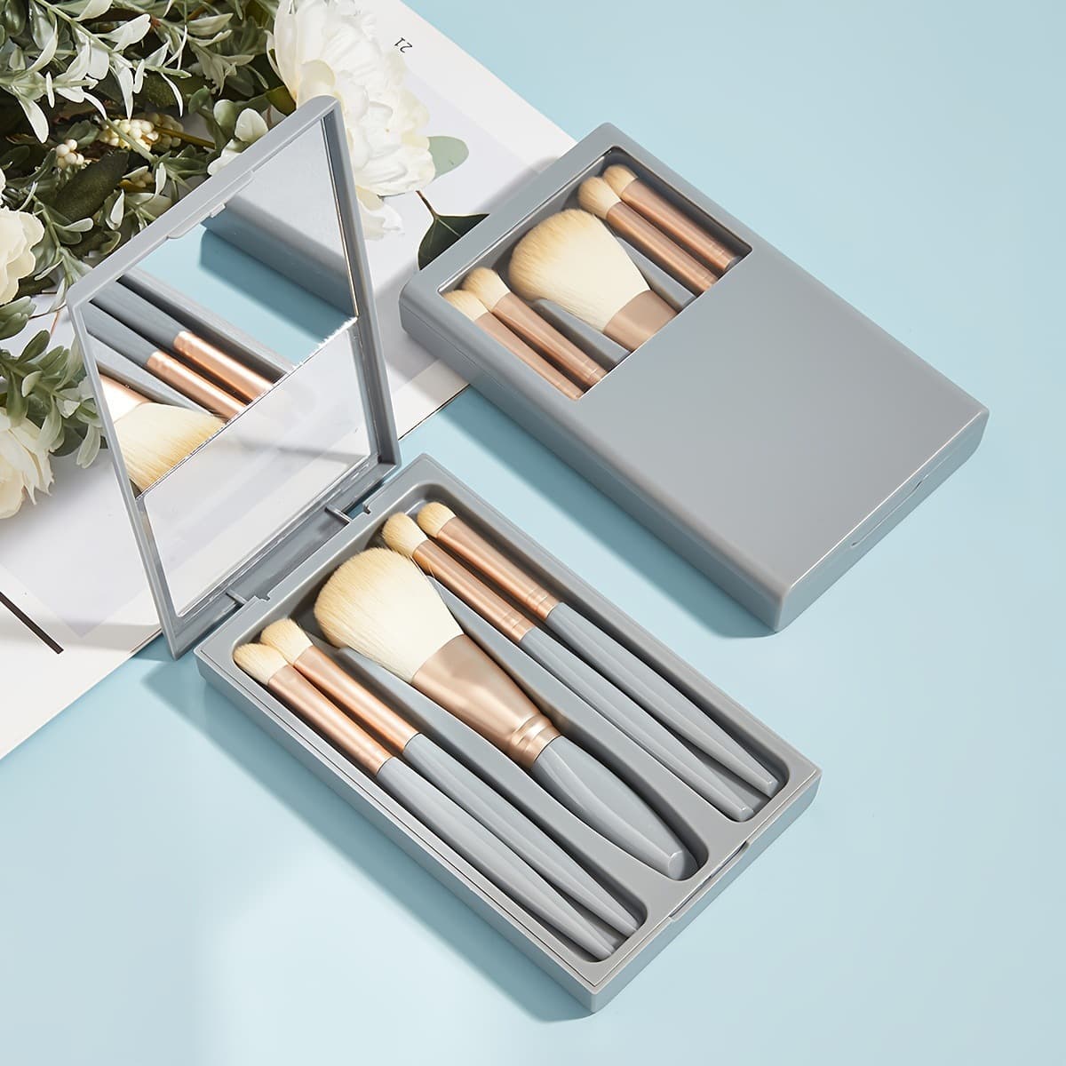 Set de 5 Brochas de Maquillaje con Espejo de Viaje