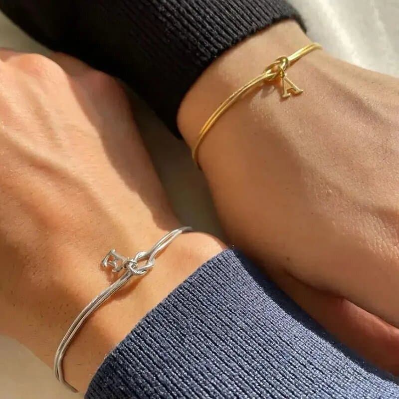 Pulsera Letra A-Z Nudo de Amor Dorada para Parejas