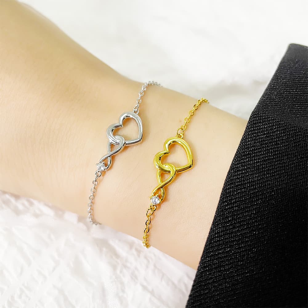 Pulsera Corazón Plateada - Joya Versátil para Regalo